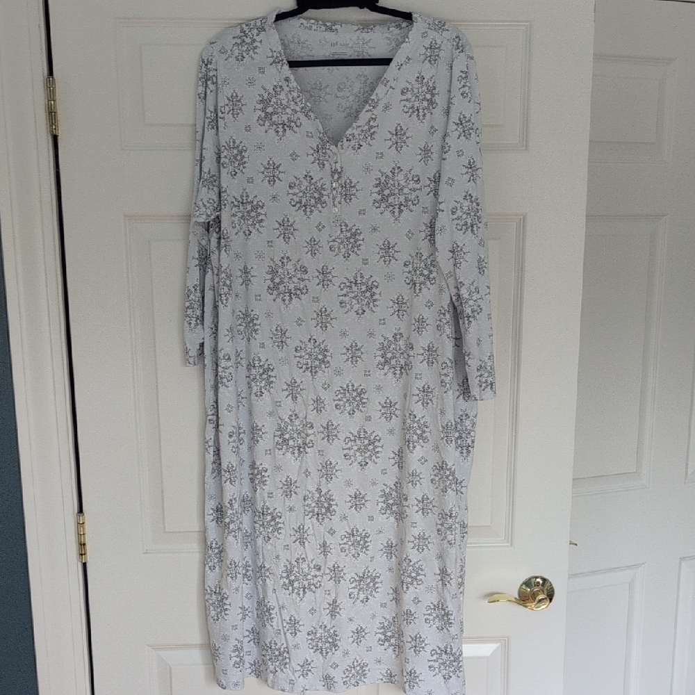 J. Jill Light Gray Snowflake Print Nightgown
